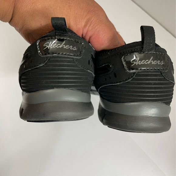 Skechers Women's Black Slip-On Sneakers looks in new condition - Picture 2 of 4
